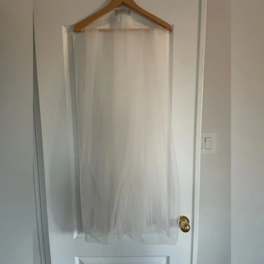 Designer Ivory Cathedral Wedding Veil - Picture 2 of 7